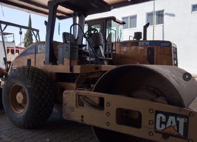 VIBROCOMPACTADOR CAT CS-533E